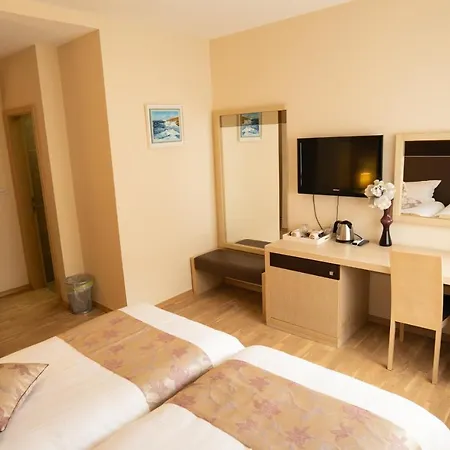 Scallop Self Check-in 4* زادار