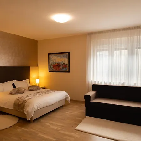 Scallop Self Check-in 4* زادار