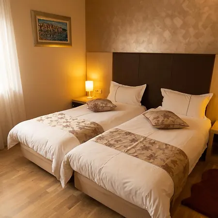 Scallop Self Check-in 4* زادار